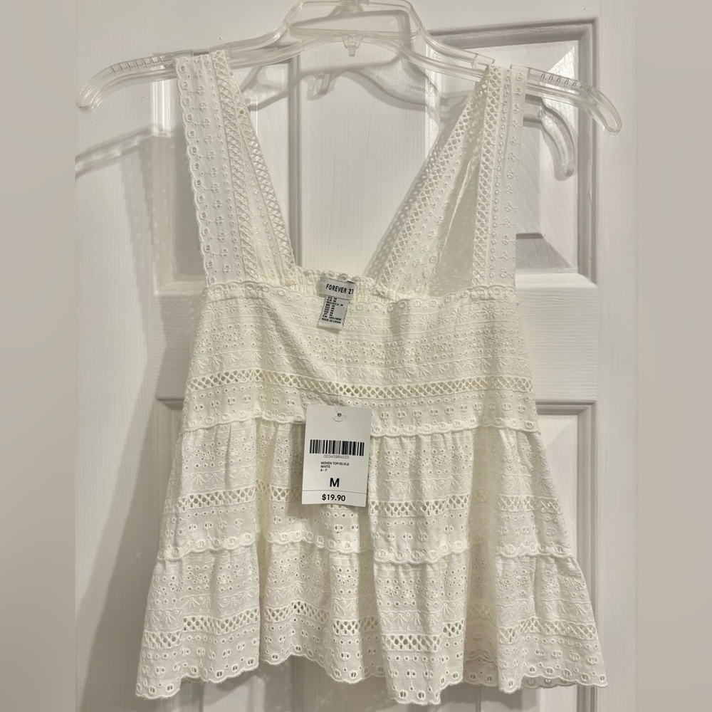 Forever 21 White Woven Lacy Sleeveless Women’s Blouse (US M)